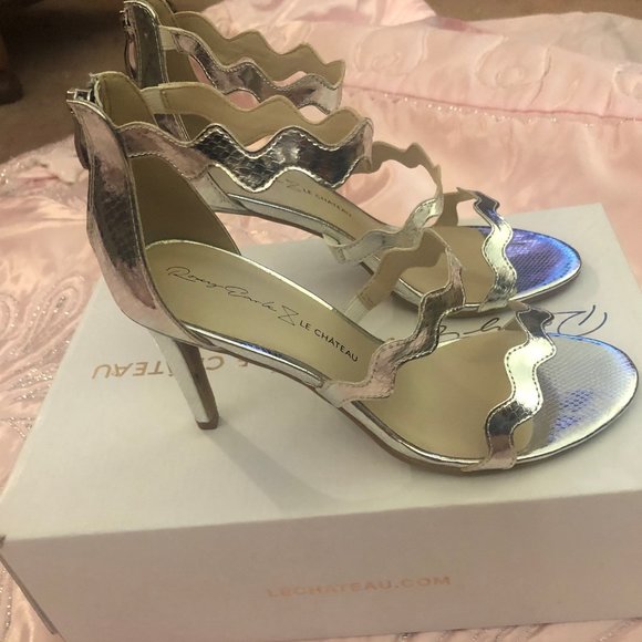- Brand New Le chateau silver wedding heels Roxy Earle collection - Picture 2 of 9